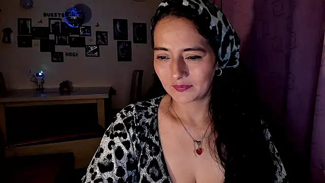 emma luxy online show from April 6, 2026, 4:46 am