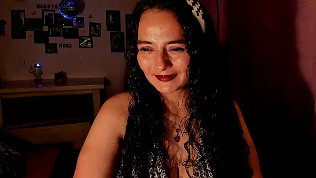 emma luxy online show from April 5, 2026, 12:39 am