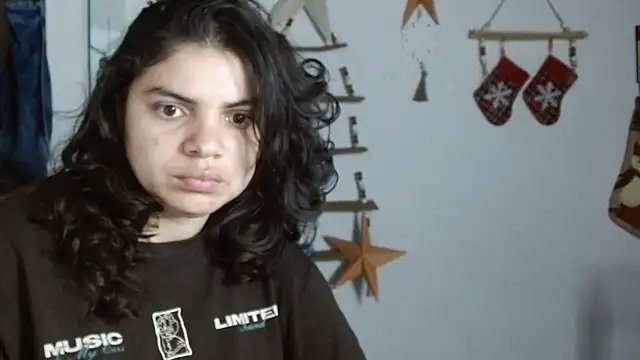 Snapshot of Nikkykora15 chatting on December 4, 2025, 1:26 am Nikkykora15 online show from December 4, 2025, 1:26 am