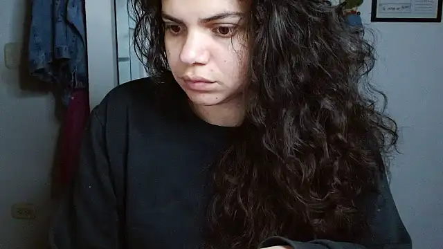 Snapshot of Nikkykora15 chatting on November 6, 2025, 1:31 am Nikkykora15 online show from November 6, 2025, 1:31 am