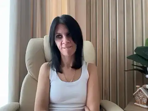 Snapshot of InjaAtHome chatting on November 1, 2025, 11:48 am InjaAtHome online show from November 1, 2025, 11:48 am