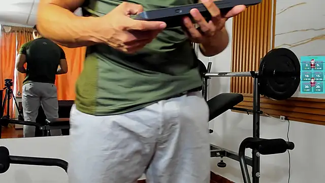 Snapshot of ChoreyTaiylor chatting on December 17, 2025, 2:55 pm ChoreyTaiylor online show from December 17, 2025, 2:55 pm