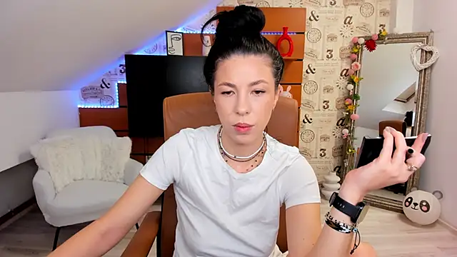 Snapshot of EmillyTaylor chatting on September 23, 2025, 3:46 am EmillyTaylor online show from September 23, 2025, 3:46 am