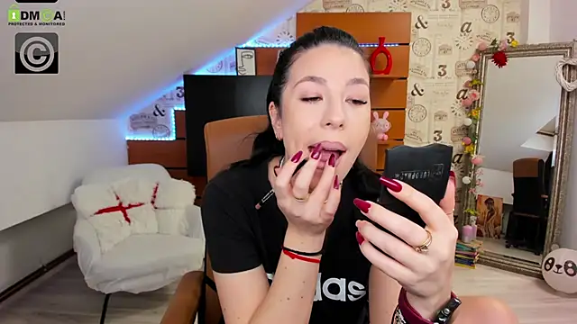 EmillyTaylor online show from January 7, 2026, 4:50 am