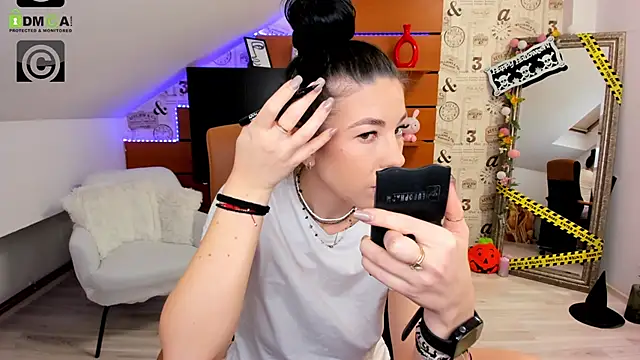 Snapshot of EmillyTaylor chatting on October 29, 2025, 4:33 am EmillyTaylor online show from October 29, 2025, 4:33 am