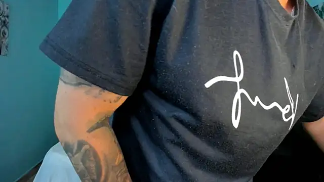 juan  jimenez online show from April 4, 2026, 9:43 pm