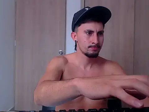 Snapshot of ChrisDamon chatting on September 19, 2025, 2:43 pm ChrisDamon online show from September 19, 2025, 2:43 pm