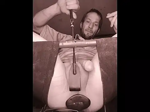 Snapshot of hawkmystical chatting on December 2, 2025, 2:56 am hawkmystical online show from December 2, 2025, 2:56 am