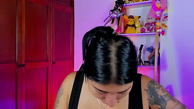 eymy-hadid online show from November 10, 2025, 8:58 pm