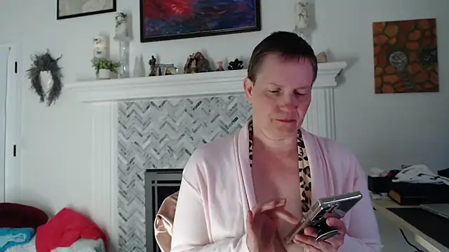 AuroraWillows online show from April 9, 2026, 2:35 am