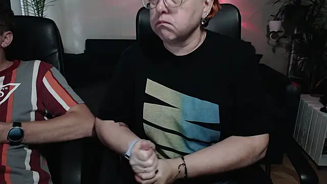 Snapshot of JoannaAndNeighbour chatting on October 6, 2025, 10:27 am JoannaAndNeighbour online show from October 6, 2025, 10:27 am