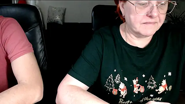 Snapshot of JoannaAndNeighbour chatting on December 15, 2025, 10:10 am JoannaAndNeighbour online show from December 15, 2025, 10:10 am