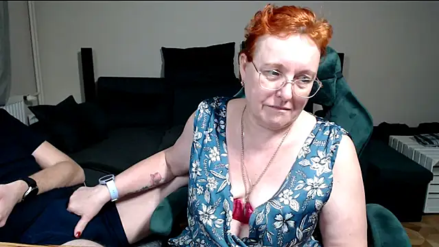 Snapshot of JoannaAndNeighbour chatting on February 11, 2026, 8:31 pm JoannaAndNeighbour online show from February 11, 2026, 8:31 pm