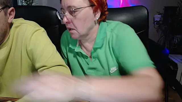 Snapshot of JoannaAndNeighbour chatting on November 6, 2025, 8:51 am JoannaAndNeighbour online show from November 6, 2025, 8:51 am