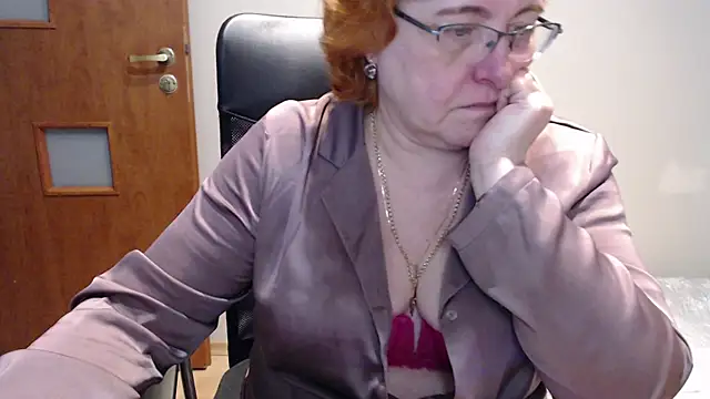 Snapshot of JoannaAndNeighbour chatting on March 10, 2025, 12:06 pm JoannaAndNeighbour online show from March 10, 2025, 12:06 pm