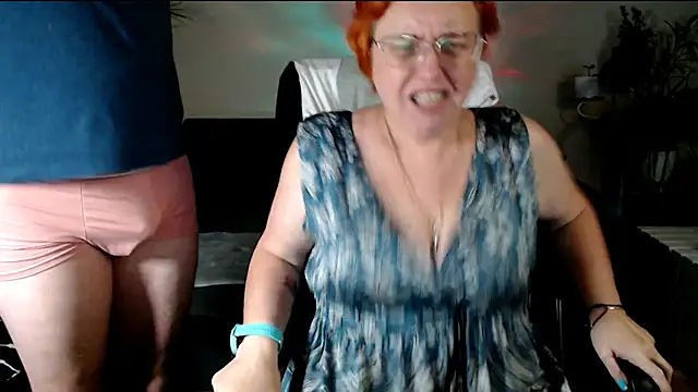 Snapshot of JoannaAndNeighbour chatting on December 4, 2025, 3:11 pm JoannaAndNeighbour online show from December 4, 2025, 3:11 pm