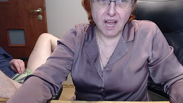 Snapshot of JoannaAndNeighbour chatting on March 8, 2025, 4:28 pm JoannaAndNeighbour online show from March 8, 2025, 4:28 pm