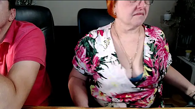 Snapshot of JoannaAndNeighbour chatting on November 28, 2025, 8:58 am JoannaAndNeighbour online show from November 28, 2025, 8:58 am