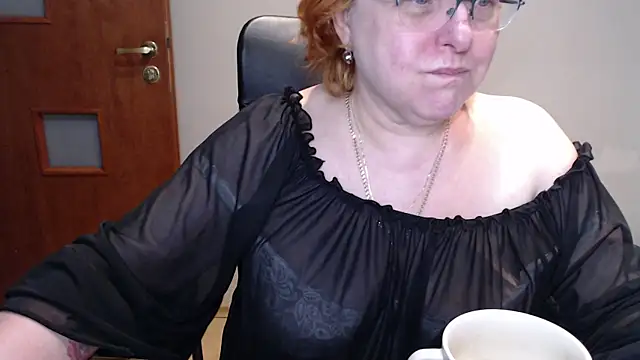 Snapshot of JoannaAndNeighbour chatting on March 12, 2025, 9:55 am JoannaAndNeighbour online show from March 12, 2025, 9:55 am