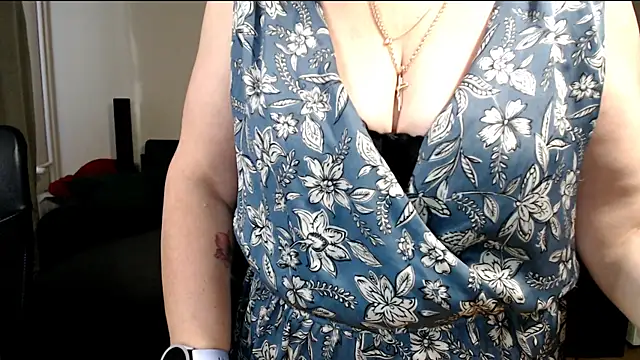 Snapshot of JoannaAndNeighbour chatting on March 2, 2026, 7:15 am JoannaAndNeighbour online show from March 2, 2026, 7:15 am