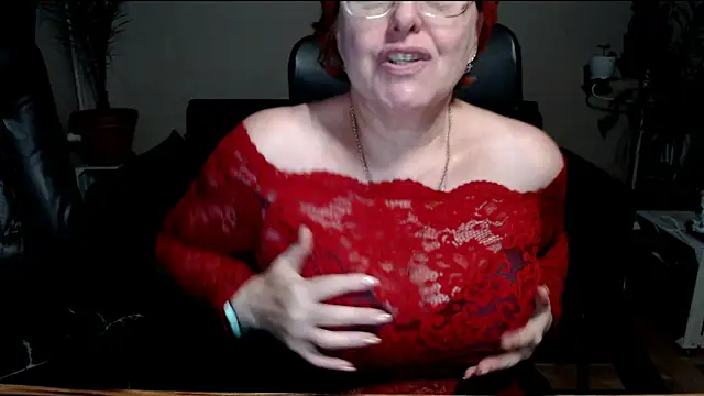 Snapshot of JoannaAndNeighbour chatting on November 26, 2025, 8:36 am JoannaAndNeighbour online show from November 26, 2025, 8:36 am