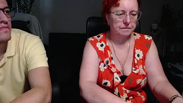 Snapshot of JoannaAndNeighbour chatting on November 17, 2025, 8:51 am JoannaAndNeighbour online show from November 17, 2025, 8:51 am