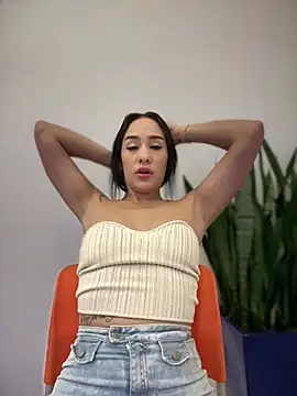 Snapshot of __IRIS__ chatting on April 28, 2026, 4:44 pm IRIS online show from April 28, 2026, 4:44 pm