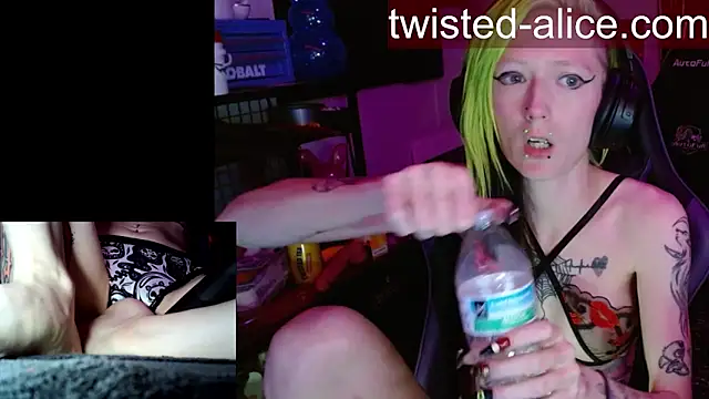 alicewonder09 online show from April 9, 2026, 3:19 am