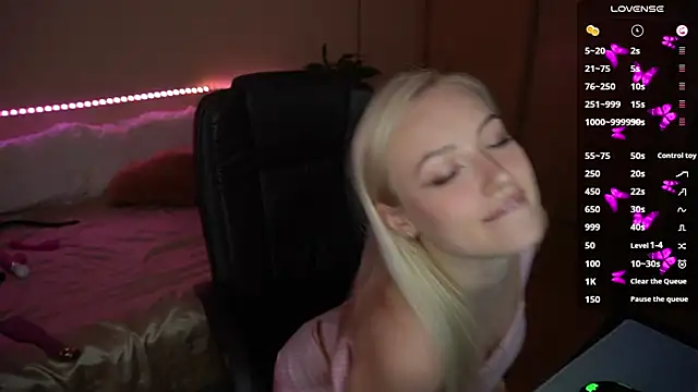 Snapshot of AmandaFiree chatting on August 1, 2026, 8:29 pm AmandaFiree online show from August 1, 2026, 8:29 pm