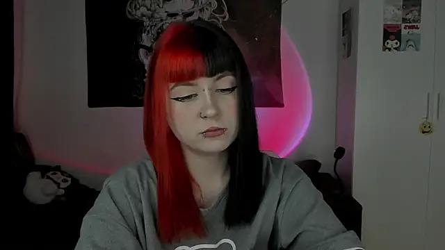 t0riayun0 online show from March 17, 2025, 9:57 pm