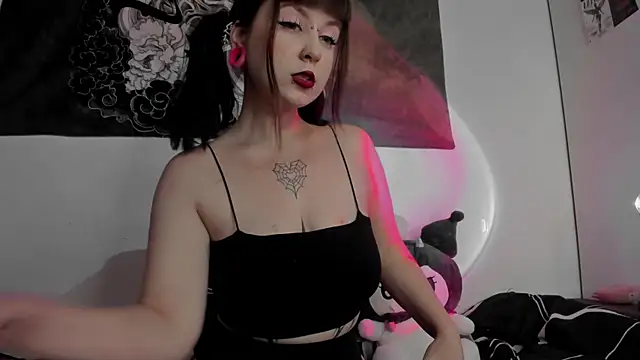 t0riayun0 online show from January 10, 2025, 11:18 pm