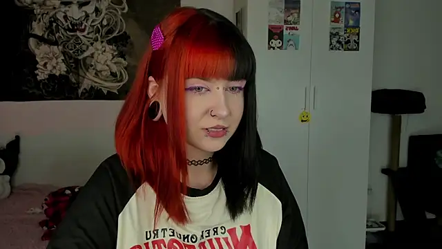 t0riayun0 online show from February 23, 2025, 10:20 pm