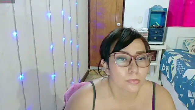 Snapshot of hottplay chatting on September 21, 2025, 5:29 pm hottplay online show from September 21, 2025, 5:29 pm