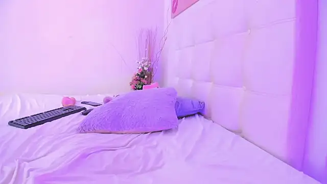 Snapshot of Lulu_exotic1 chatting on December 17, 2025, 9:42 pm Lulu exotic1 online show from December 17, 2025, 9:42 pm