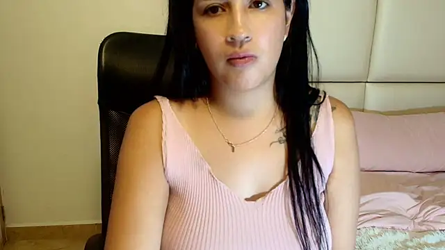 Snapshot of sara2520 chatting on May 6, 2026, 2:04 am sara2520 online show from May 6, 2026, 2:04 am