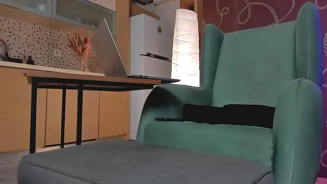 Snapshot of Yourfreebird chatting on February 9, 2025, 12:41 pm Yourfreebird online show from February 9, 2025, 12:41 pm