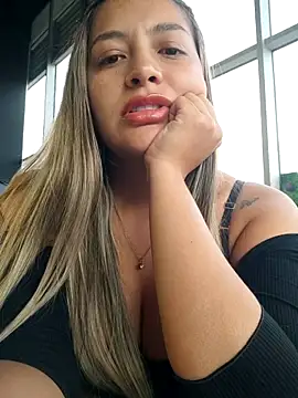 alana 69 online show from February 17, 2026, 11:02 pm