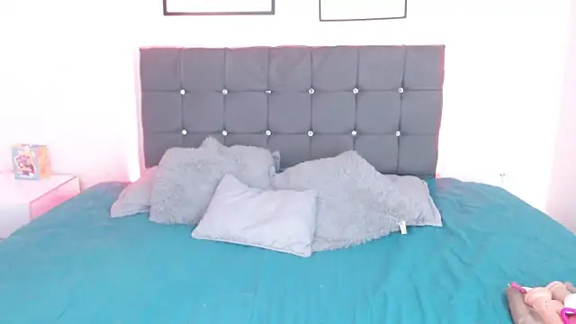 selena yourmilf online show from March 31, 2026, 6:10 pm