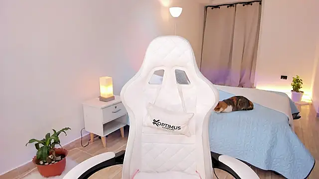 carleee winter online show from November 27, 2025, 2:34 am