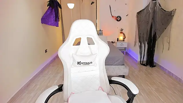 carleee winter online show from October 28, 2025, 1:39 am