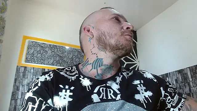 Snapshot of stripnolimits chatting on December 4, 2025, 4:39 pm stripnolimits online show from December 4, 2025, 4:39 pm