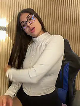 Sarasanders 4 online show from November 12, 2025, 2:48 am