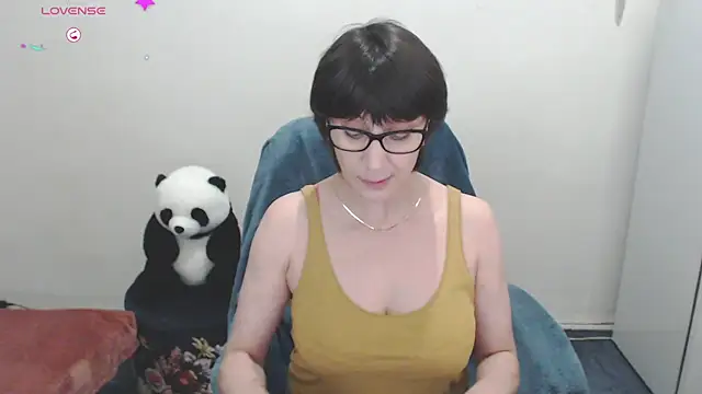 Snapshot of Ammillia chatting on December 5, 2024, 7:54 am Ammillia online show from December 5, 2024, 7:54 am