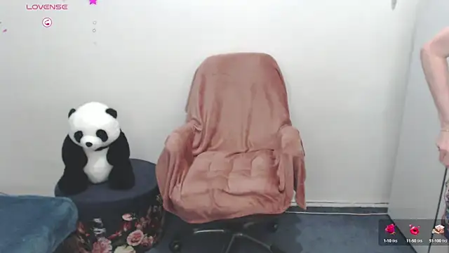 Snapshot of Ammillia chatting on December 13, 2024, 9:13 am Ammillia online show from December 13, 2024, 9:13 am