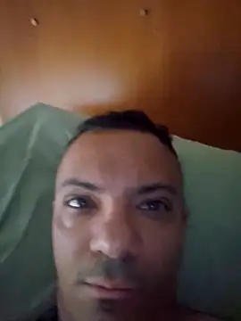 Snapshot of guachin_hunk chatting on February 15, 2026, 2:49 pm guachin hunk online show from February 15, 2026, 2:49 pm