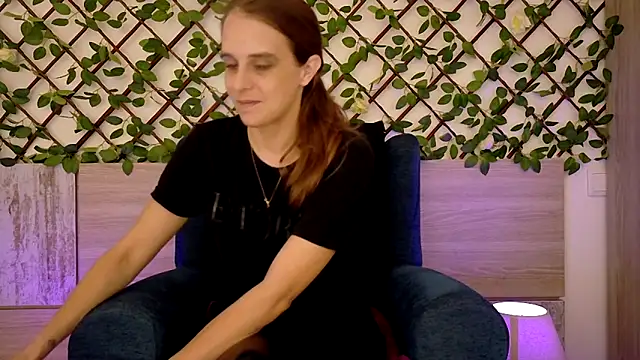 Snapshot of LadyChantale chatting on November 4, 2025, 8:40 am LadyChantale online show from November 4, 2025, 8:40 am