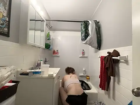 Snapshot of Snowbunnycake_131 chatting on November 3, 2025, 10:46 pm Snowbunnycake 131 online show from November 3, 2025, 10:46 pm