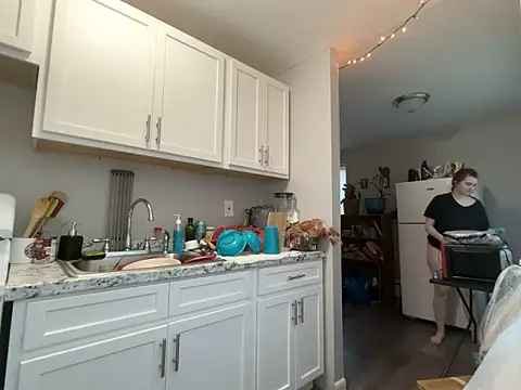 Snapshot of Snowbunnycake_131 chatting on November 6, 2025, 11:58 am Snowbunnycake 131 online show from November 6, 2025, 11:58 am