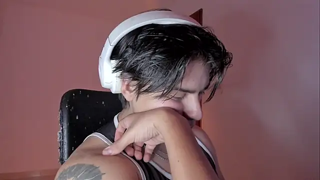 Snapshot of Giordano_Russo chatting on November 17, 2025, 10:25 pm Giordano Russo online show from November 17, 2025, 10:25 pm