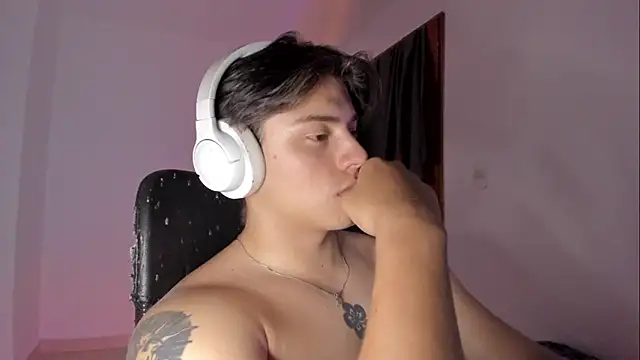 Snapshot of Giordano_Russo chatting on February 18, 2026, 11:34 pm Giordano Russo online show from February 18, 2026, 11:34 pm